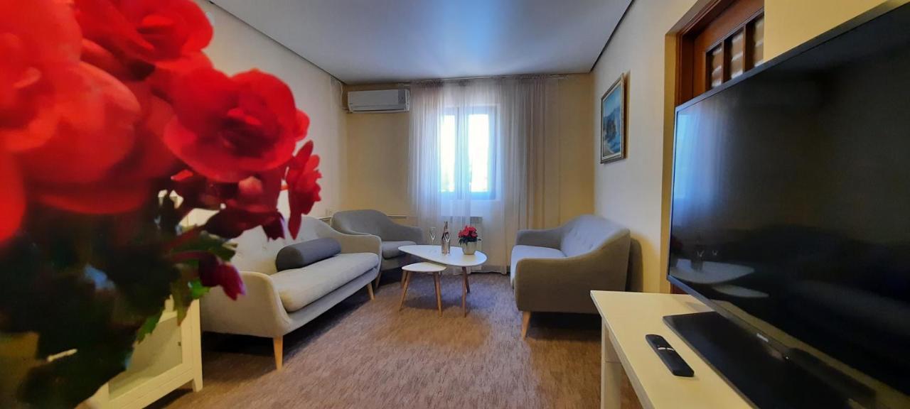 Ambassador Apartments Petrovac Luaran gambar