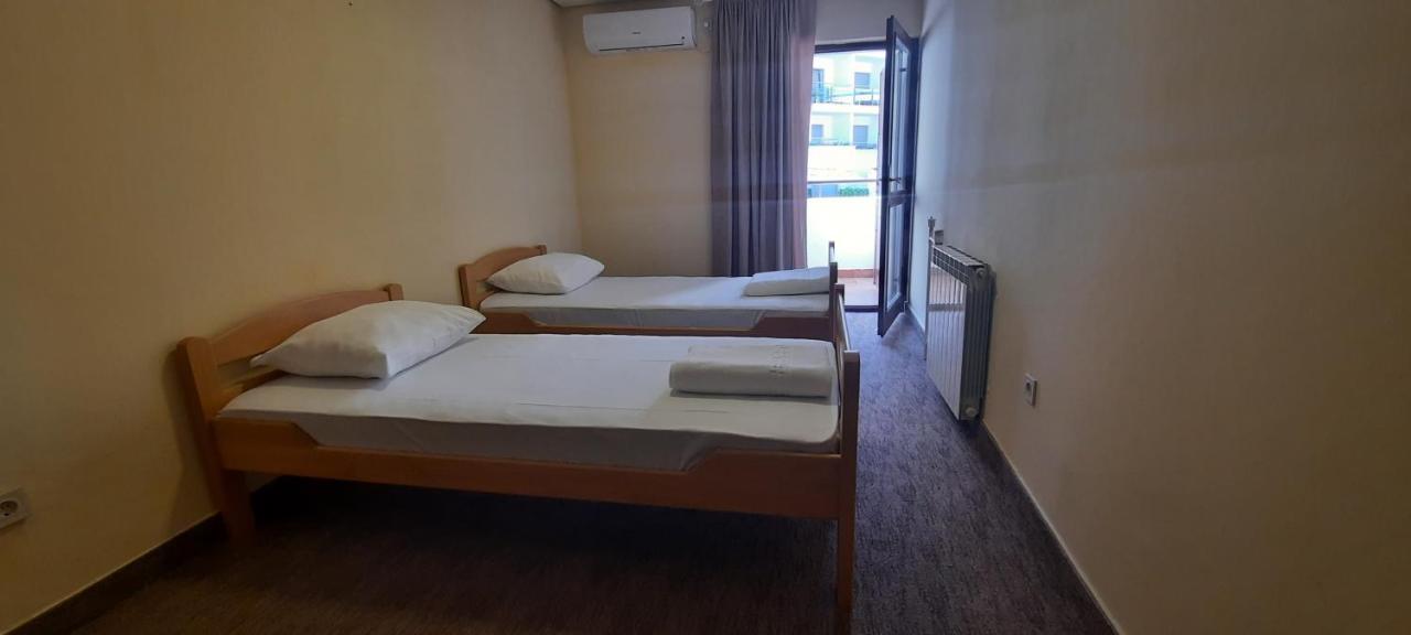 Ambassador Apartments Petrovac Luaran gambar