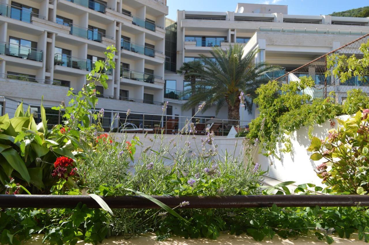 Ambassador Apartments Petrovac Luaran gambar