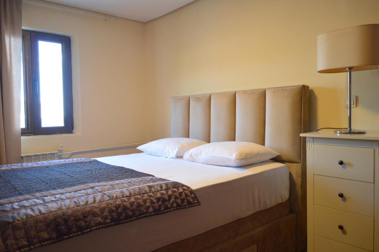 Ambassador Apartments Petrovac Luaran gambar