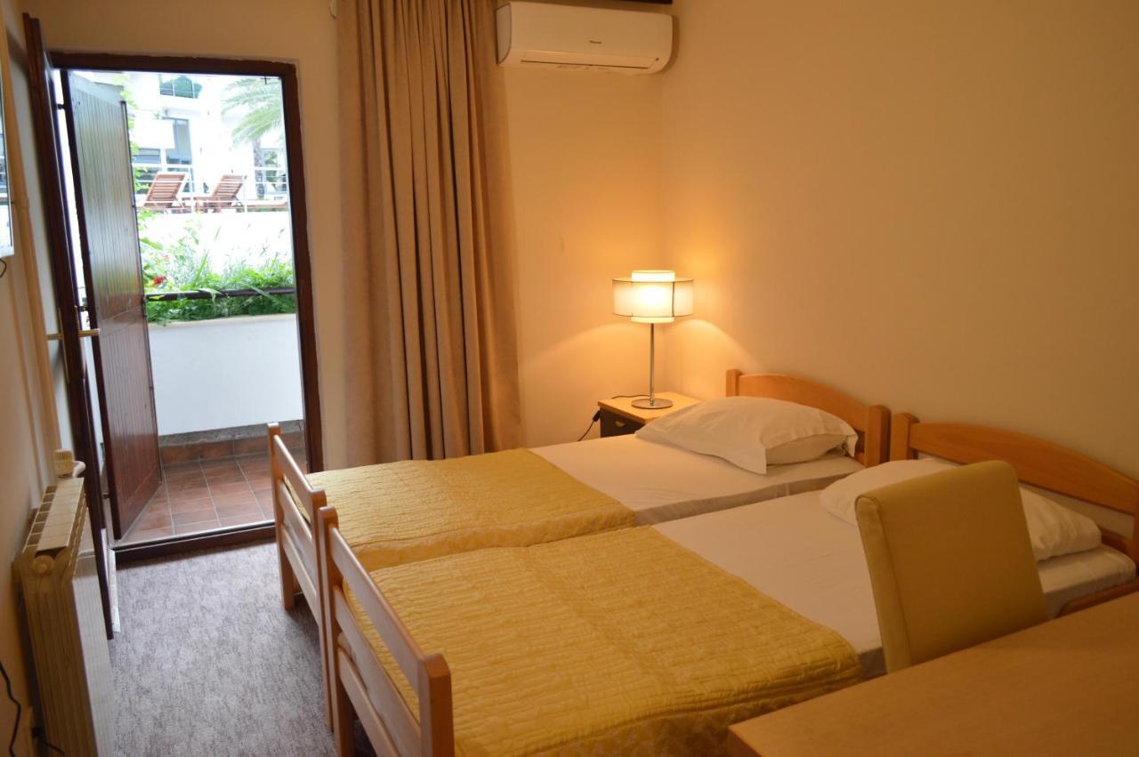 Ambassador Apartments Petrovac Luaran gambar